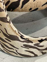 Load image into Gallery viewer, Arman Chair